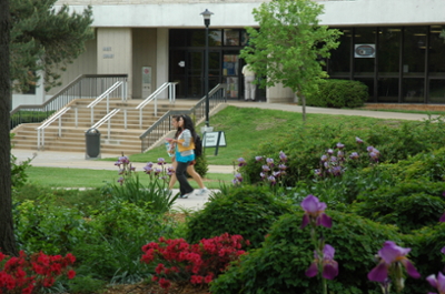 Mabee Library on the Washburn University Campus