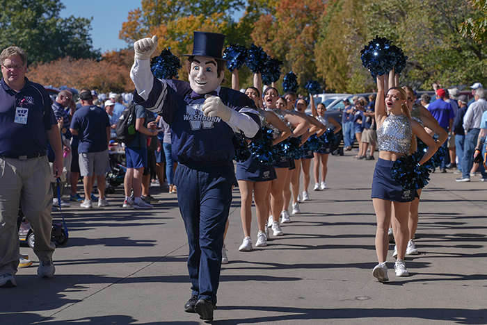 Ichabod Mascot with Cheer